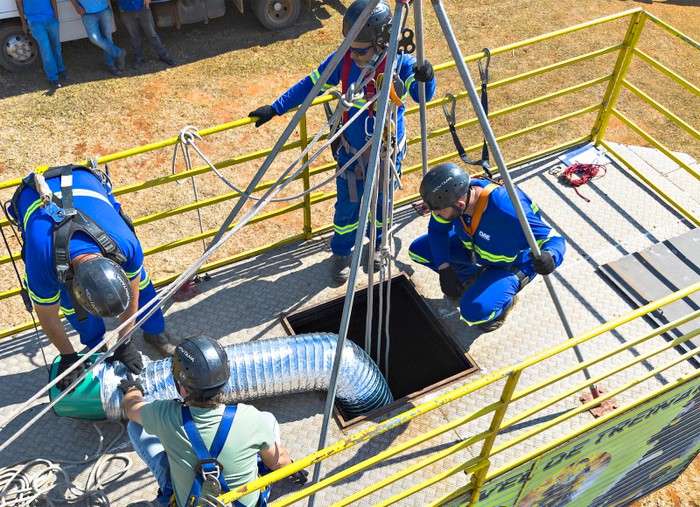 DAE SBO conclui treinamento de segurança em espaços confinados 1 DAE SBO conclui treinamento de segurança em espaços confinados