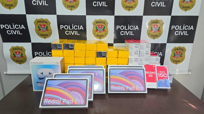 DIG prende seis passageiros em Americana com remédios ilegais e eletrônicos 3 DIG prende seis passageiros em Americana com remédios ilegais e eletrônicos 2