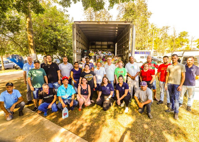 Encontro de Veículos Antigos arrecada 6 toneladas de alimentos em S. Bárbara 4 Encontro de Veículos Antigos arrecada 6 toneladas de alimentos em S. Bárbara 1