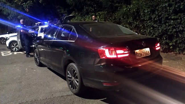 Gama apreende pistola e drogas durante abordagem de veículo