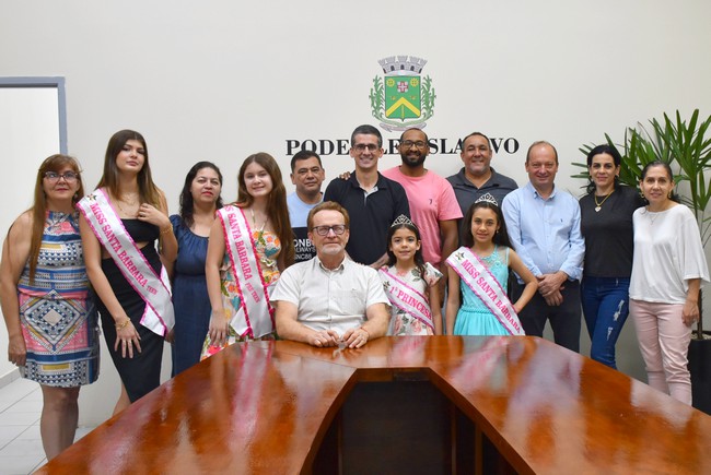 Misses barbarenses visitam Câmara antes da final do concurso estadual