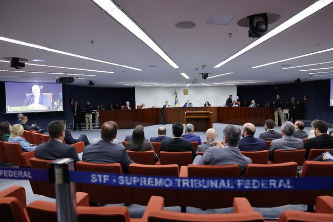 Moraes e Dino votam pela condenação de Bolsonaro no STF