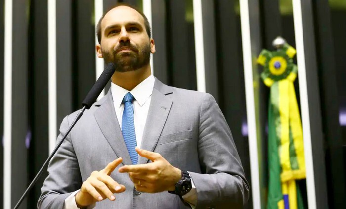 Moraes envia denúncia da PGR contra Eduardo Bolsonaro à Câmara 1 Moraes envia denúncia da PGR contra Eduardo Bolsonaro à Câmara