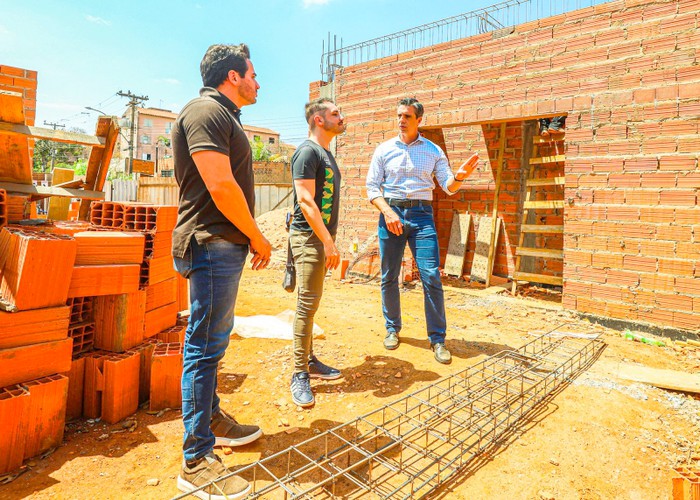 Prefeito acompanha obras do novo Centro Cultural no Romano 1 Prefeito acompanha obras do novo Centro Cultural no Romano