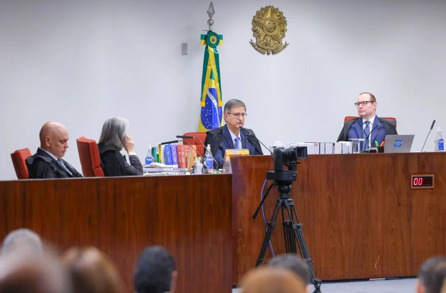 STF encerra primeiro dia de julgamento de Bolsonaro e aliados 1 STF encerra primeiro dia de julgamento de Bolsonaro e aliados