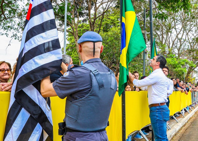 Santa Bárbara reúne cerca de 10 mil pessoas em desfile cívico pelo 7 de Setembro