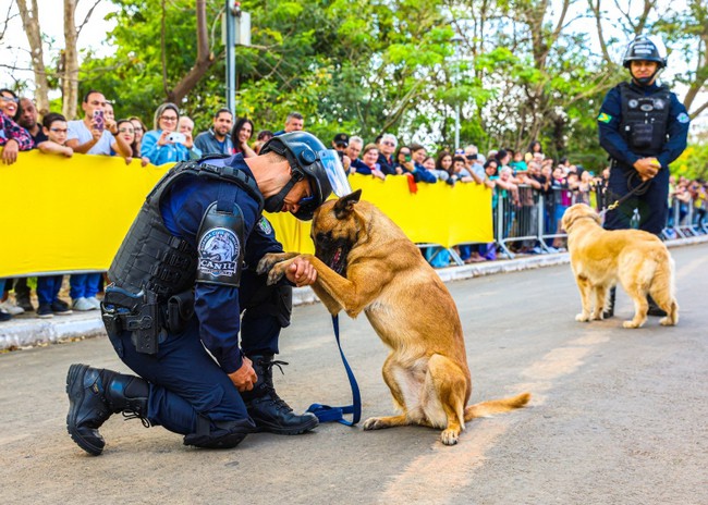 Santa Bárbara reúne cerca de 10 mil pessoas em desfile cívico pelo 7 de Setembro