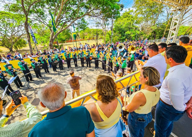Santa Bárbara reúne cerca de 10 mil pessoas em desfile cívico pelo 7 de Setembro