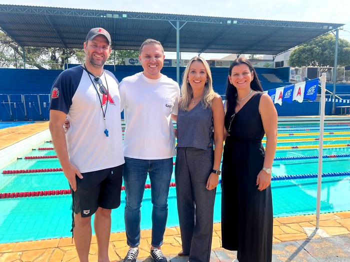 Talitha De Nadai acompanha instalação de aquecedor na piscina do Centro Cívico 1 Talitha De Nadai acompanha instalação de aquecedor na piscina do CIVI