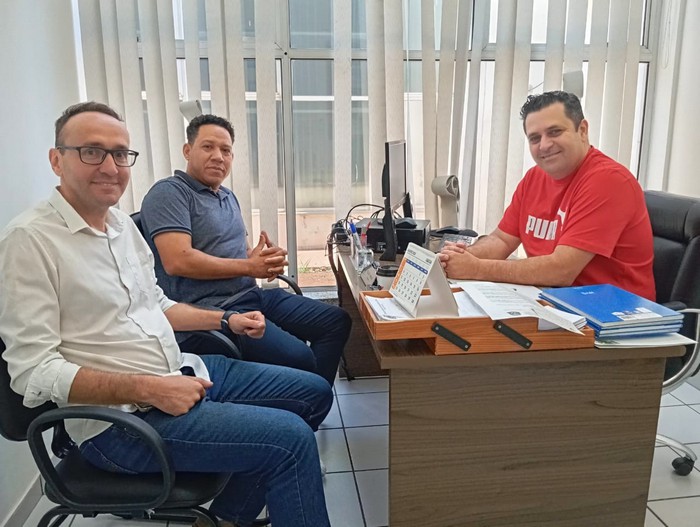 Vereador Celso Ávila recebe representantes da Orquestra Filarmônica 1 Vereador Celso Ávila recebe representantes da Orquestra Filarmônica