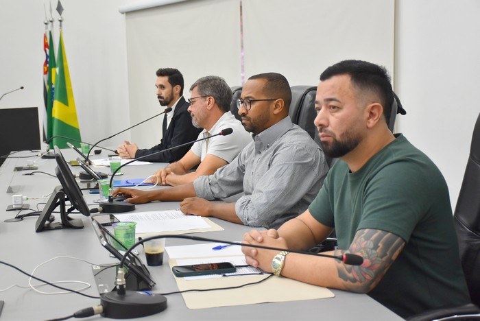 Vereadores aprovam projetos e moções e abrem exposição em S. Bárbara 4 Vereadores aprovam projetos e moções e abrem exposição em S. Bárbara