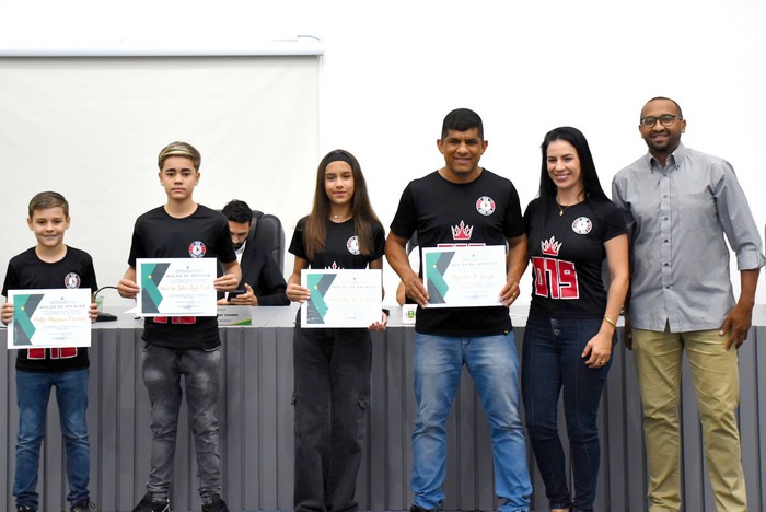 Vereadores aprovam projetos e moções e abrem exposição em S. Bárbara 3 Vereadores aprovam projetos e moções e abrem exposição em S. Bárbara