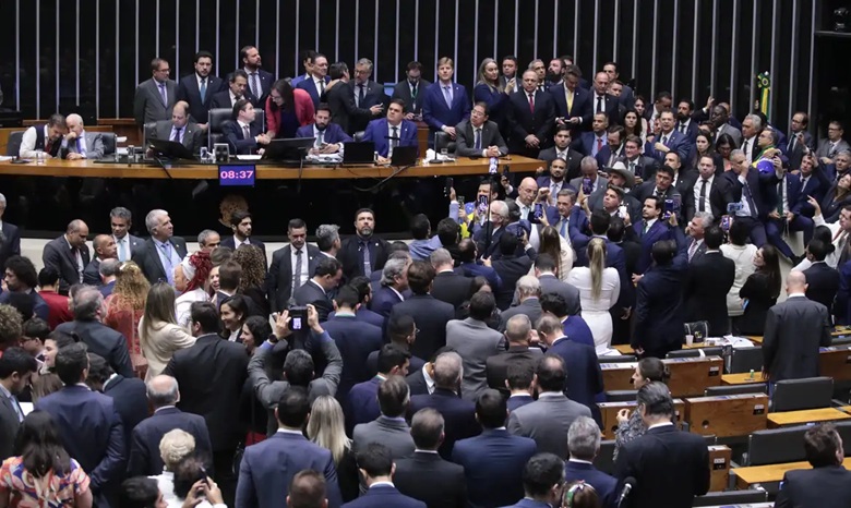 Câmara aprova urgência para projeto de anistia a golpistas 3 camara-anistia