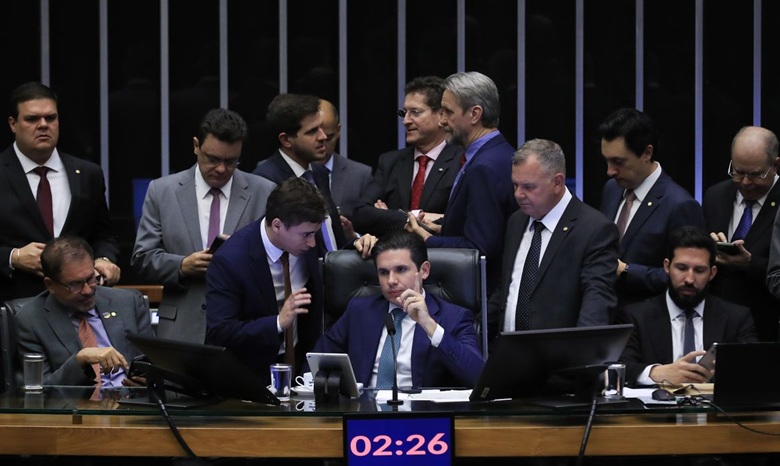PEC da blindagem é aprovada por deputados e vai ao Senado 3 camara-pec-blindagem