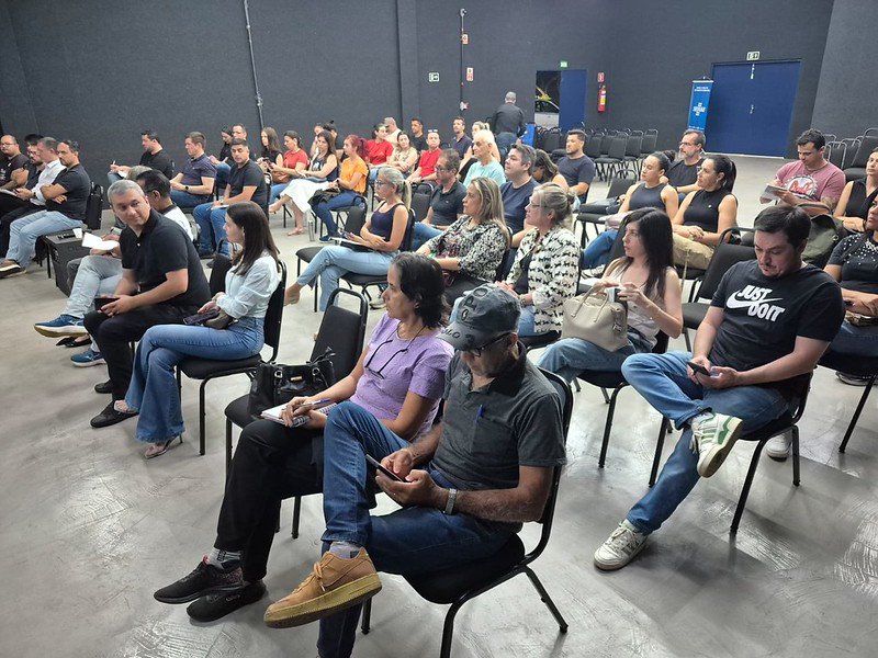Mais de 40 comerciantes estão no curso da prefeitura para vender pela internet 1 comerciantes-muralha