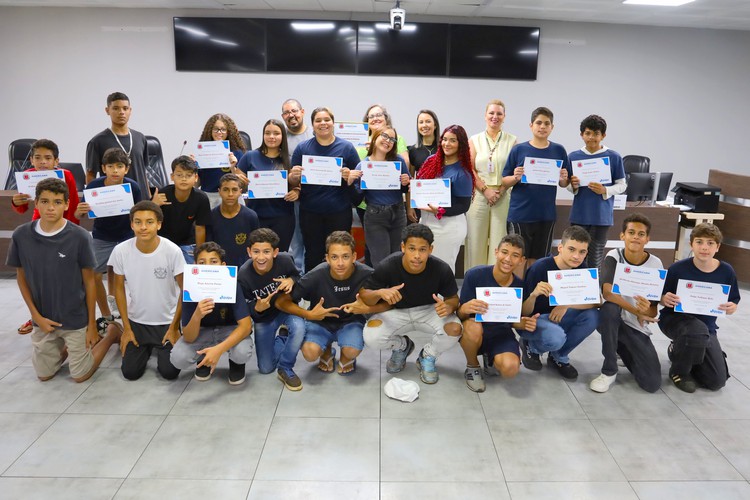 Alunos da Escola Maestro Germano participam do Projeto Câmara Jovem 2025 1 Alunos da Escola Maestro Germano participam do Projeto Câmara Jovem 2025