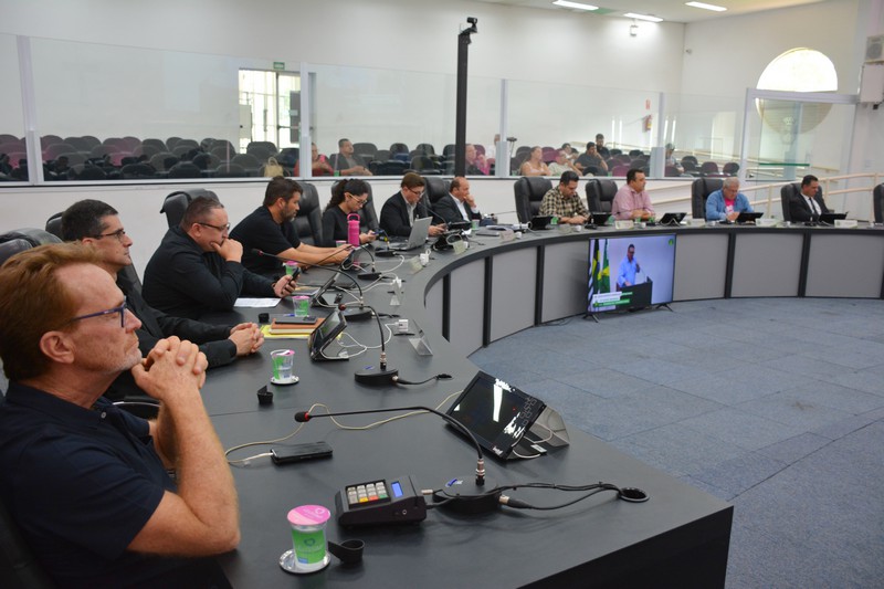 Câmara de Santa Bárbara aprova dois projetos e 14 moções