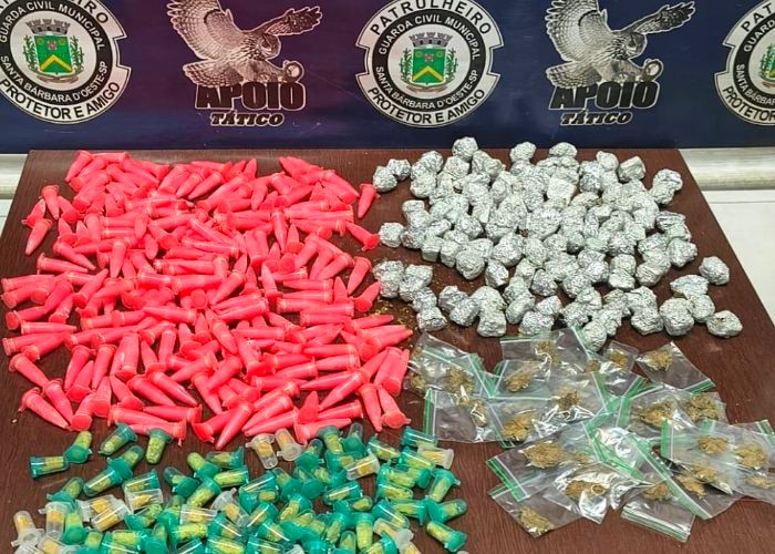 GCM prende traficante com 483 porções de drogas no Jardim Santa Fé 1 GCM prende traficante com 483 porções de drogas no Jardim Santa Fé