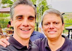 Governador Tarcísio participa da entrega de apartamentos no Romano nessa sexta