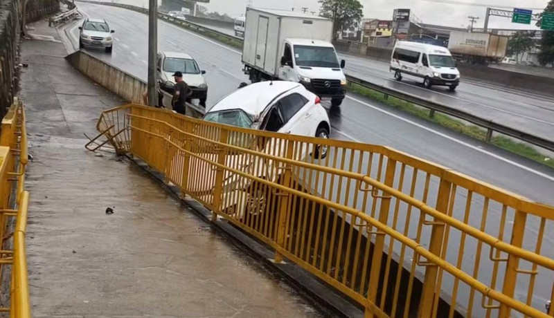 Mulher morre em capotamento na Rodovia Anhanguera em Sumaré 1 Mulher morre em capotamento na Rodovia Anhanguera em Sumaré