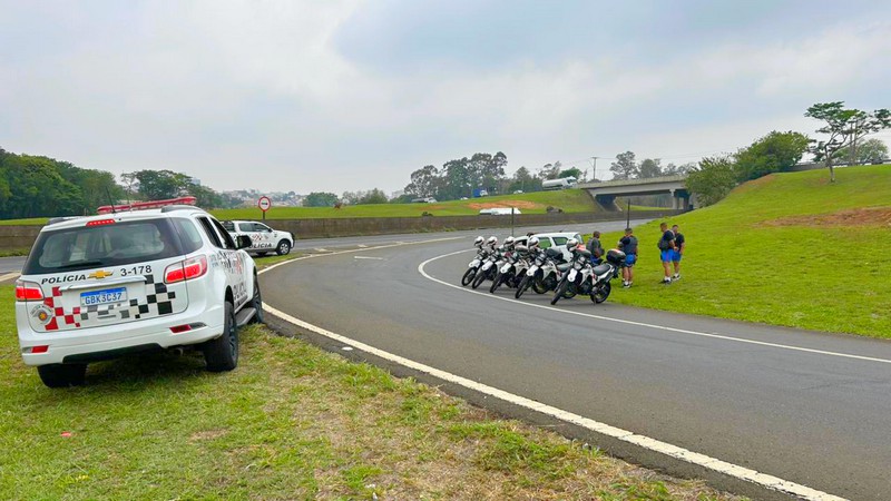 Perseguição termina com dois presos e carro furtado recuperado na SP-304