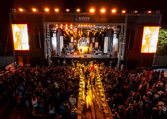 Festival Raízes 2025 movimenta mais de R$ 310 mil em Santa Bárbara e celebra a força da cultura sertaneja 2 Raízes Drone 2025 (19)