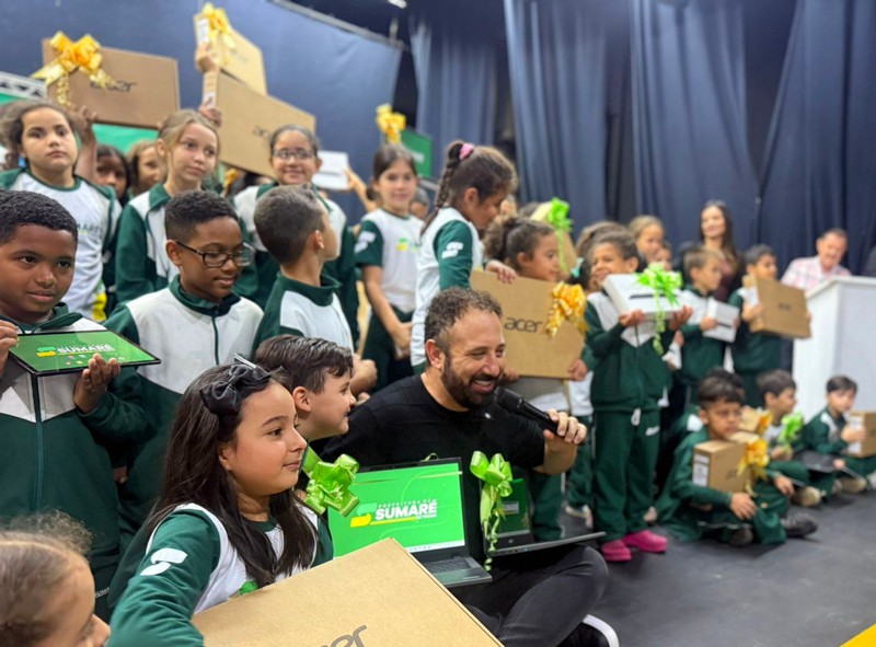 Sumaré faz maior entrega de tecnologia em escolas da rede municipal