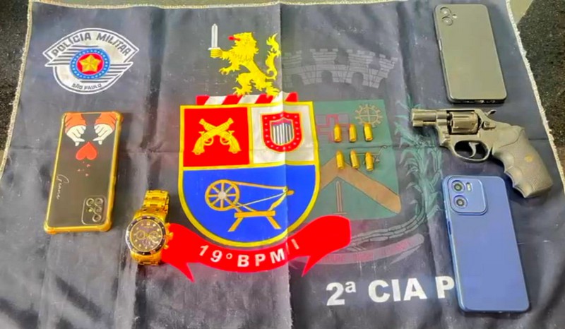 Trio é preso em flagrante por ameaça e porte ilegal de arma em Santa Bárbara