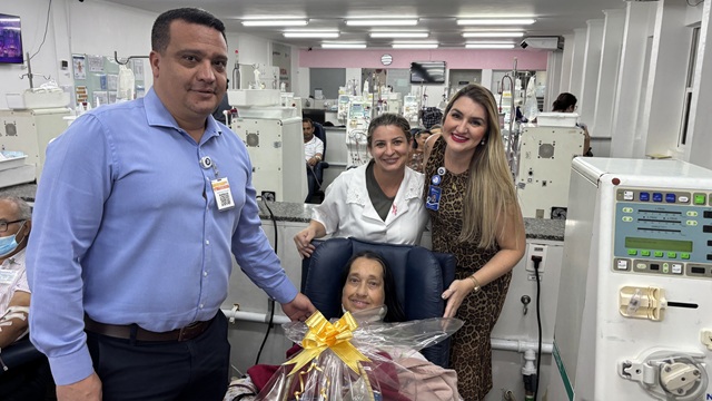 Paciente com 30 anos de hemodiálise é homenageada no Hospital Municipal 1 hemodialise-hospital