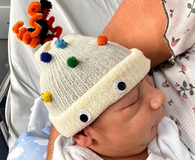 Bebês da UTI Neonatal do Hospital Municipal ganham "toucas malucas" na semana das crianças 1 uti-neonatal-touca-maluca