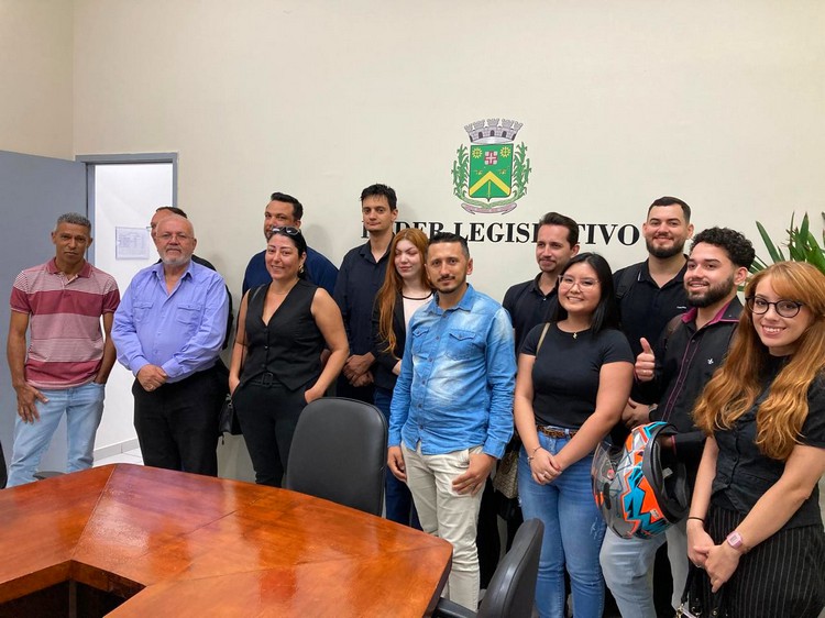Alunos de Direito da Anhanguera visitam Câmara Municipal de Santa Bárbara
