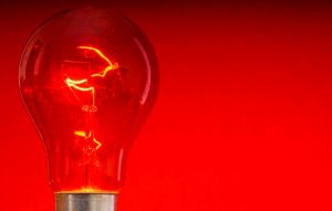 Aneel mantém bandeira vermelha 1 na conta de luz em novembro