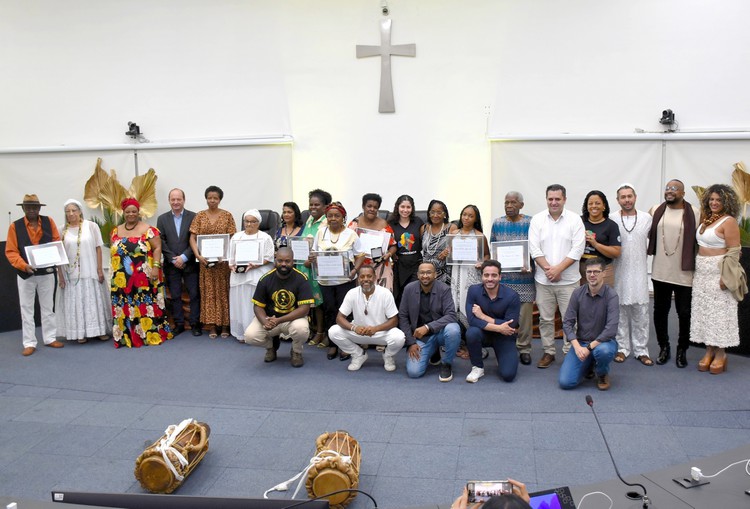 Câmara de SBO entrega Medalha Zumbi dos Palmares a oito homenageados