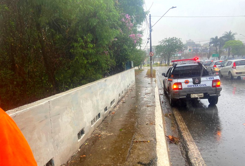Chuva e queda de temperatura marcam a segunda em Sumaré