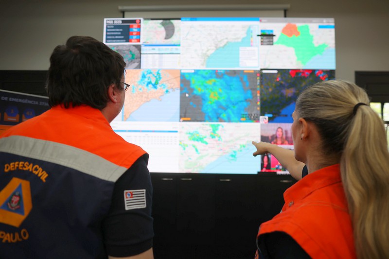 Defesa Civil de São Paulo alerta para fortes tempestades neste sábado