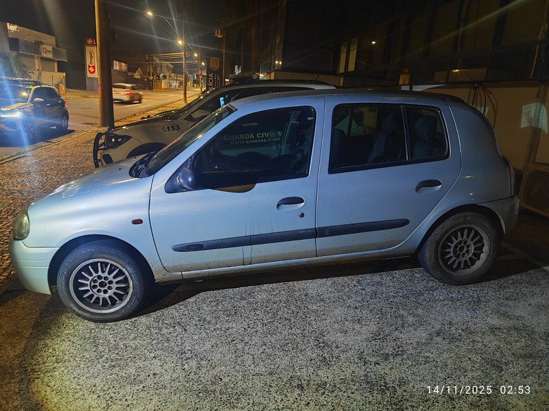 GCM detém três homens com carro furtado após alerta da muralha