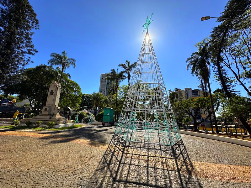 Montagem natalina vai transformar Praça Comendador Müller e Portal de Americana 2