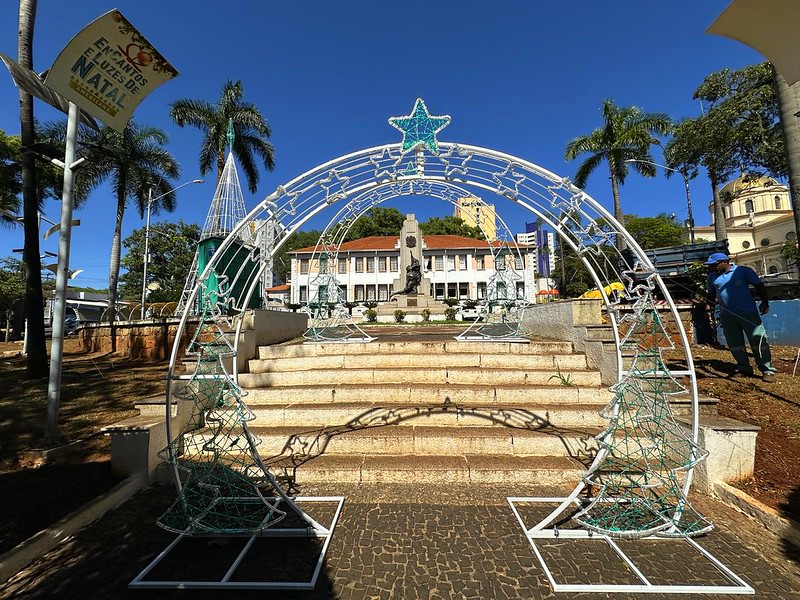 Montagem natalina vai transformar Praça Comendador Müller e Portal de Americana
