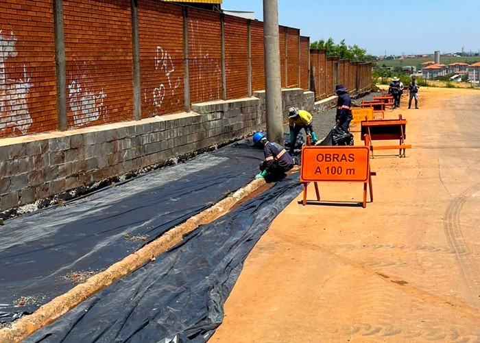 Nova calçada é construída no Jardim Santa Fé após pedidos da vereadora Esther Moraes