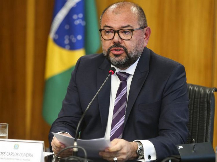 Operação da PF prende ex-ministro de Bolsonaro por fraudes no INSS