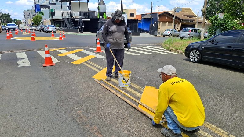 Prefeitura de Americana implanta rotatória em cruzamento no Vila Frezzarin