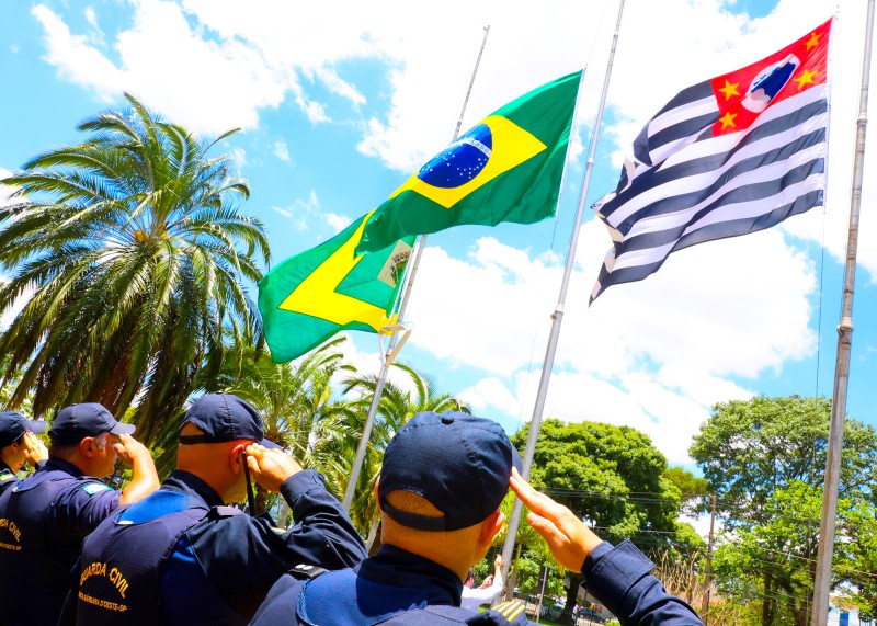 Santa Bárbara promove Ato Cívico em celebração ao Dia da Bandeira