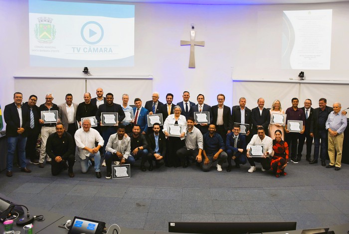 Solenidade entrega Título de Cidadão Barbarense a destaques locais