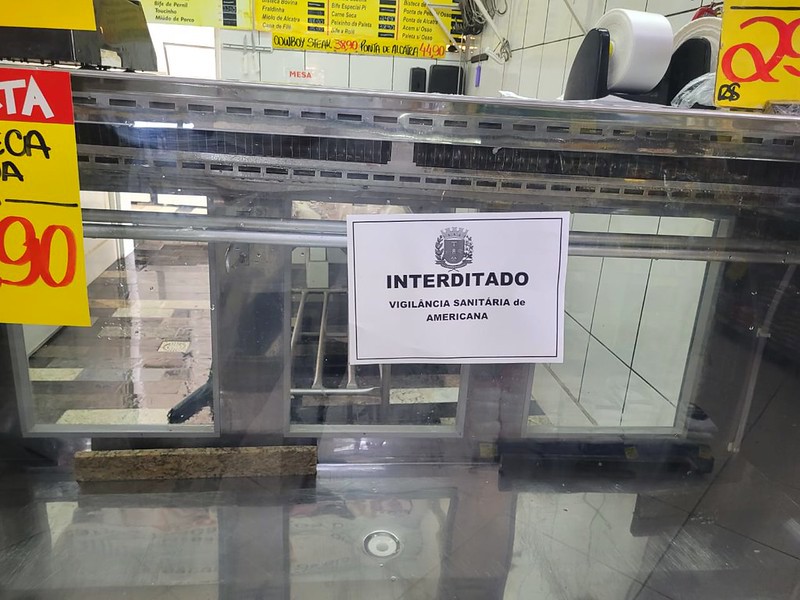Vigilância Sanitária interdita açougue de supermercado e apreende alimentos em Americana 2