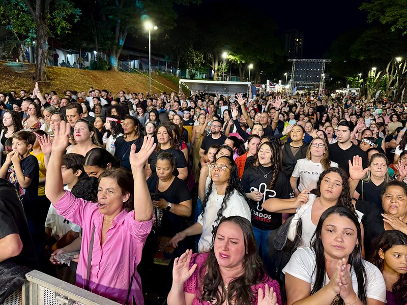 Show de Fernandinho emociona e reúne mais de 20 mil fiéis no Festival Celebra Americana 2 show fernandinho americana 1