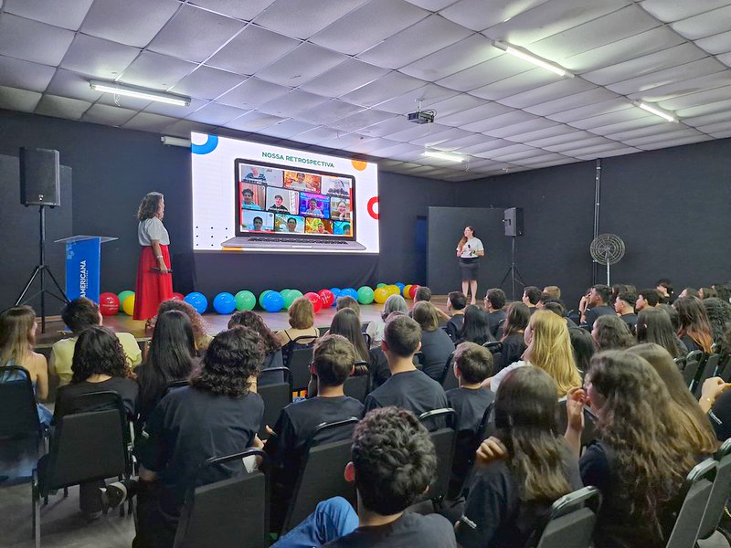 Americana forma turma de 93 Alunos Tutores em Tecnologia Google