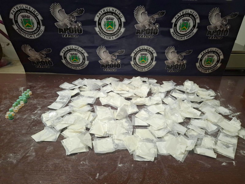 GCM apreende drogas após suspeito fugir para área de mata em S. Bárbara