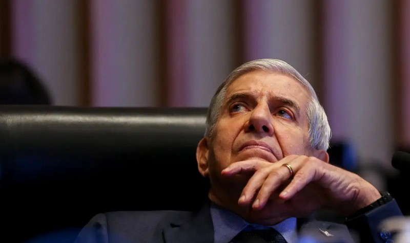 Moraes concede prisão domiciliar humanitária a Augusto Heleno