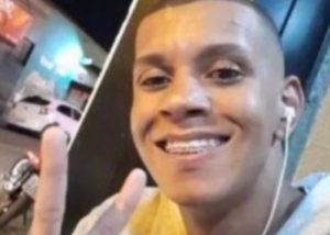 Motociclista de 25 anos morre após acidente com três caminhões na SP-304