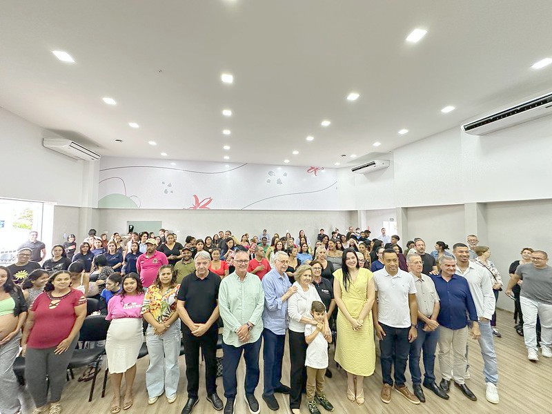 Prefeito Chico entrega kits do Mãe Americanense a gestantes